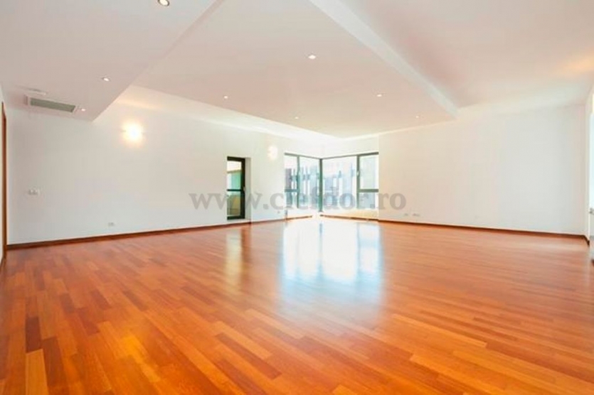 Apartament cu 4 camere de închiriat în zona Soseaua Nordului Apartament cu 4 camere de închiriat în zona Soseaua Nordului