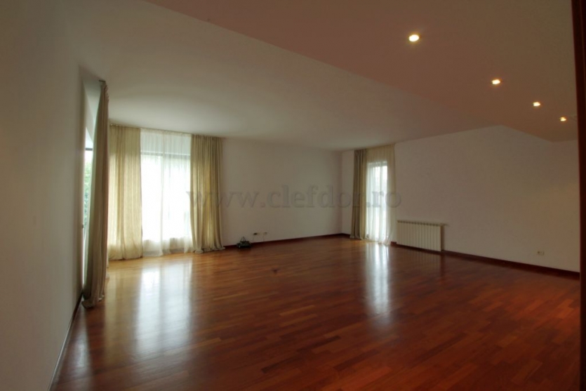 Apartament cu 4 camere de închiriat în zona Soseaua Nordului Apartament cu 4 camere de închiriat în zona Soseaua Nordului