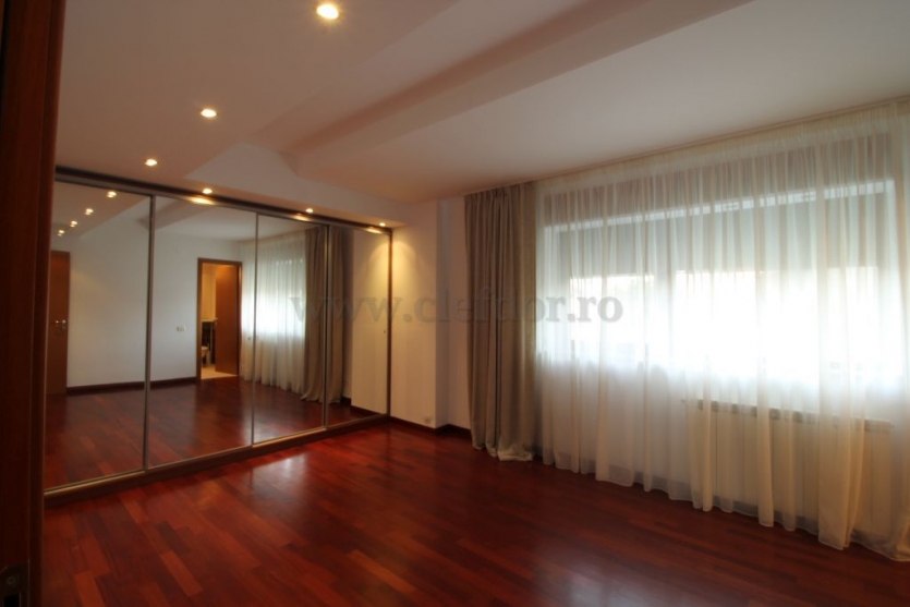 Apartament cu 4 camere de închiriat în zona Soseaua Nordului Apartament cu 4 camere de închiriat în zona Soseaua Nordului