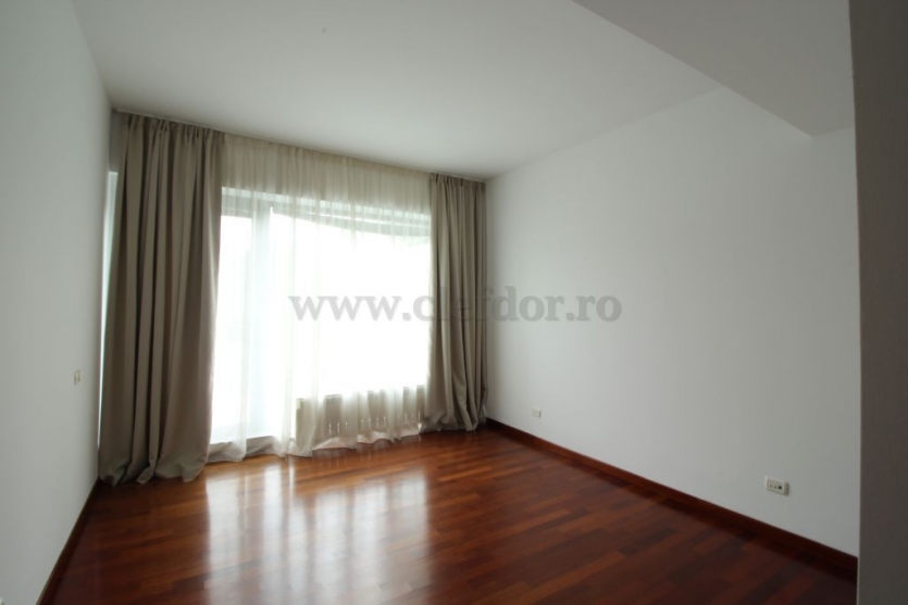 Apartament cu 4 camere de închiriat în zona Soseaua Nordului Apartament cu 4 camere de închiriat în zona Soseaua Nordului