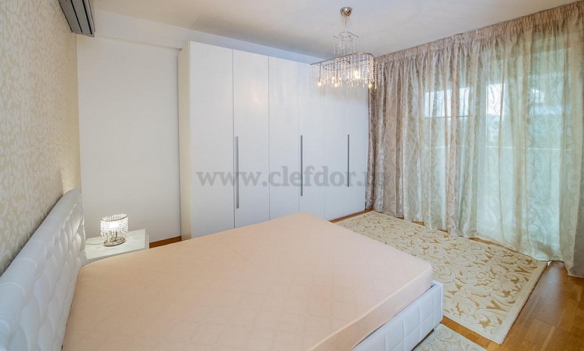 Apartament cu 3 camere in Complex cu Piscina Apartament cu 3 camere in Complex cu Piscina