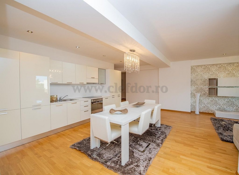 Apartament cu 3 camere in Complex cu Piscina Apartament cu 3 camere in Complex cu Piscina