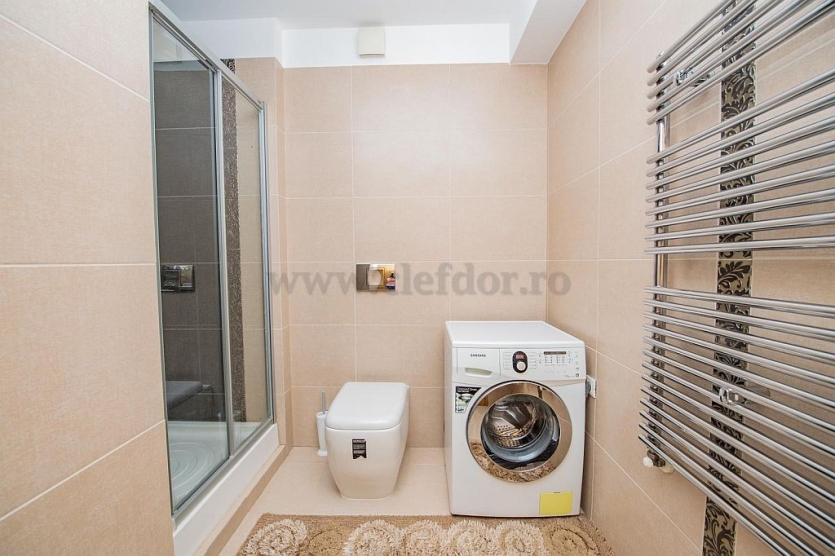 Apartament cu 3 camere in Complex cu Piscina Apartament cu 3 camere in Complex cu Piscina