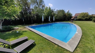 Vilă cu acces la piscina langa Jolie Ville