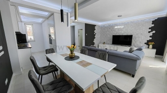 Luxury Villa with Swimming Pool Acces Vila de Lux cu acces la piscina