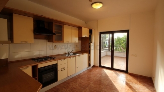 Villa with Pool and access to the lake Vilă cu Piscina si iesire la lac