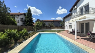 Vilă cu piscina langa British School Vilă cu piscina langa British School
