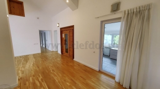 Vilă cu piscina langa British School Vilă cu piscina langa British School