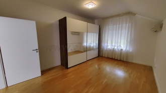 Vilă cu piscina langa British School Vilă cu piscina langa British School