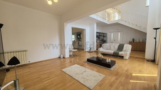 Individual Villa for rent near British School Vilă INDIVIDUALA în apropiere de British School