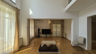 Individual Villa for rent near British School Vilă INDIVIDUALA în apropiere de British School