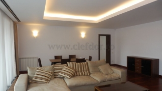 Apartament cu 3 camere de închiriat în zona Primaverii Apartament cu 3 camere de închiriat în zona Primaverii