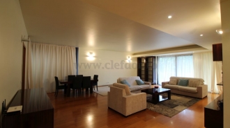 Apartament cu 3 camere de închiriat în zona Primaverii