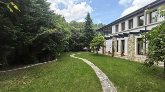 Villa for sale near the forest Vilă cu 8 camere de vânzare în zona Baneasa