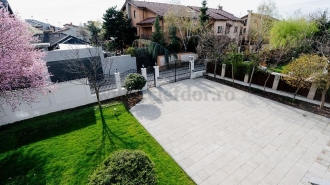 RENOVATED villa in Porsche Romania area Vila RENOVATA in zona Porsche Romania