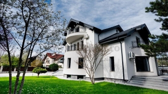 RENOVATED villa in Porsche Romania area Vila RENOVATA in zona Porsche Romania