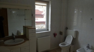 Vilă cu 5 camere de închiriat în zona Iancu Nicolae Vilă cu 5 camere de închiriat în zona Iancu Nicolae