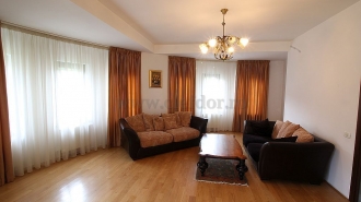 Villa for rent / sale near the French School Vila de inchiriat/vanzare in apropiere de Liceul Francez