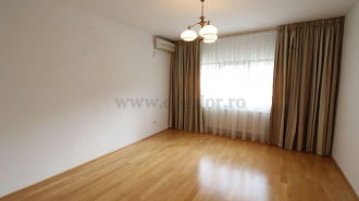 Villa for rent / sale near the French School Vila de inchiriat/vanzare in apropiere de Liceul Francez