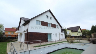 Vilă cu Piscina de închiriat în zona Iancu Nicolae Vilă cu Piscina de închiriat în zona Iancu Nicolae