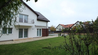 Vilă cu Piscina de închiriat în zona Iancu Nicolae Vilă cu Piscina de închiriat în zona Iancu Nicolae
