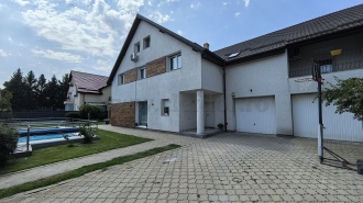Villa with Swimming Pool on Iancu Nicolae for Rent Vilă cu Piscina de închiriat în zona Iancu Nicolae