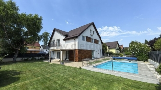 Vilă cu Piscina de închiriat în zona Iancu Nicolae