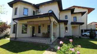 Vilă cu 5 camere de închiriat în apropere de Iancu Nicolae Vilă cu 5 camere de închiriat în apropere de Iancu Nicolae