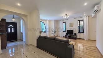 Villa for rent near Iancu Nicolae Vilă cu 5 camere de închiriat în apropere de Iancu Nicolae