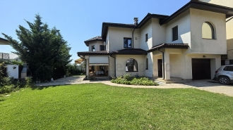 Villa for rent near Iancu Nicolae Vilă cu 5 camere de închiriat în apropere de Iancu Nicolae