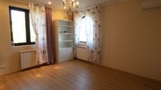 Vilă cu 5 camere de închiriat în apropere de Iancu Nicolae Vilă cu 5 camere de închiriat în apropere de Iancu Nicolae