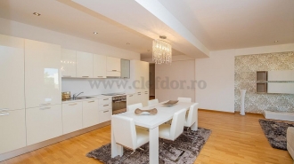 Apartament cu 3 camere in Complex cu Piscina Apartament cu 3 camere in Complex cu Piscina
